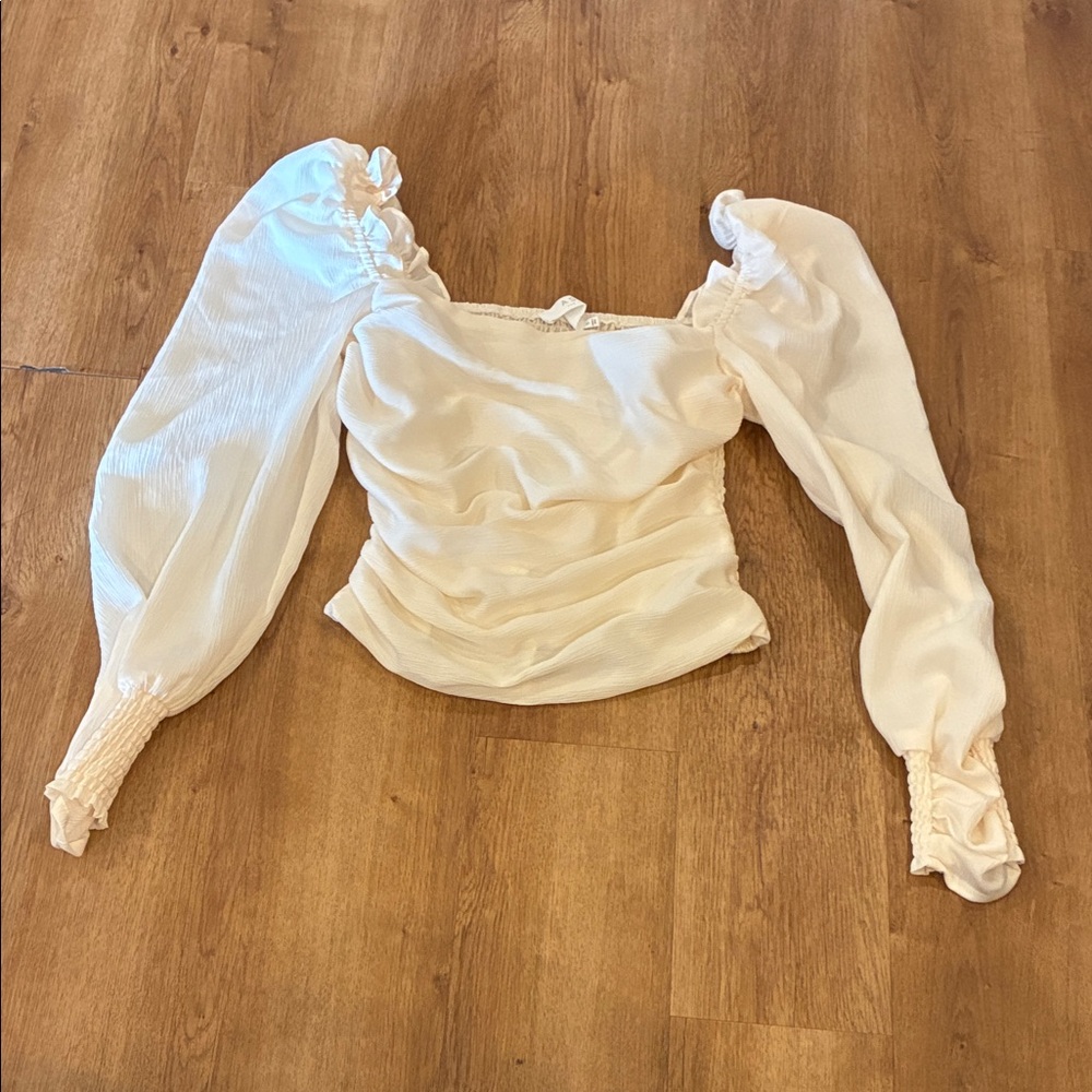 Astr Cream Puff Sleeve Blouse‎